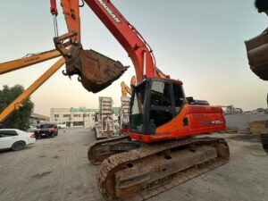 Doosan Chain Excavator DX 300 (30 Tons)